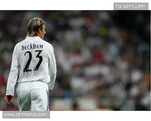 贝克汉姆风格的足球明星女孩展现青春活力与运动魅力