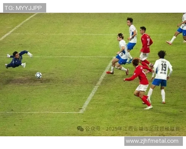 足球巨星重返故土再续辉煌传奇引发球迷热烈期待与欢呼 足球巨星重返故土再续辉煌传奇引发球迷热烈期待与欢呼