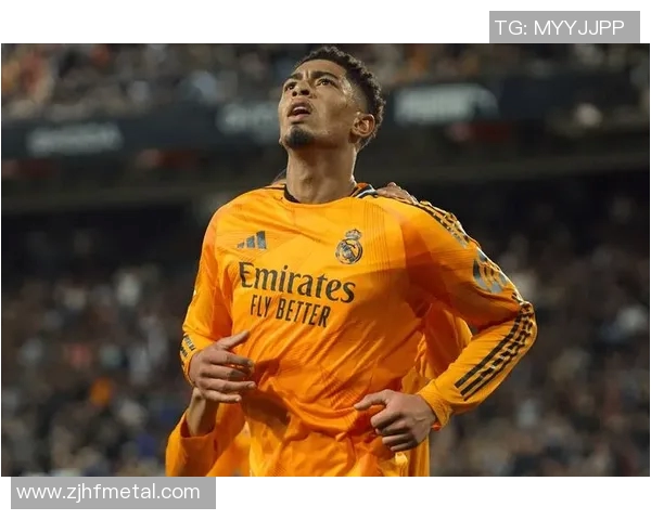 足球巨星化身老者展现独特魅力引发球迷热议