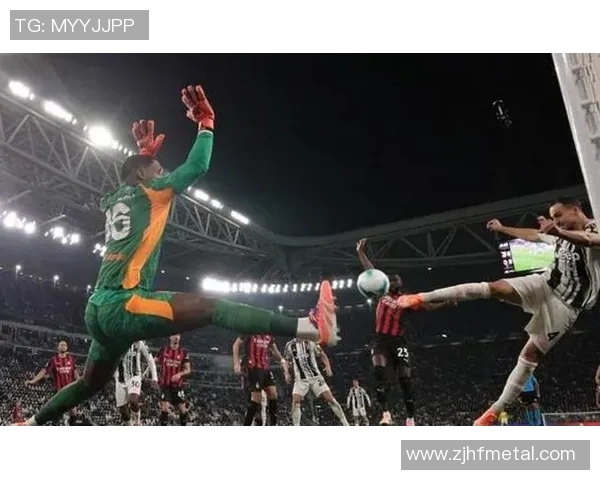 足球明星意外被扒裤现场曝光引发球迷热议与媒体关注