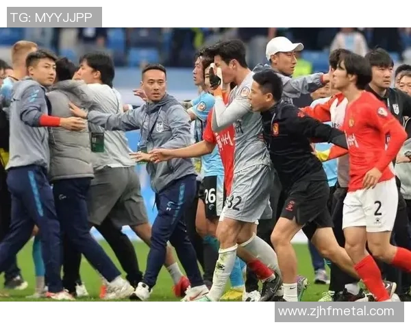 足球明星球迷因比赛争执引发激烈冲突现场目击者讲述惊险经过