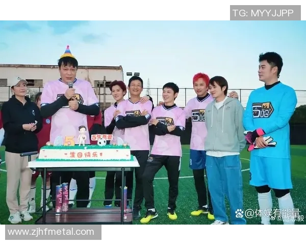 足球明星的综艺盛宴:球场之外的精彩生活与幽默瞬间 足球明星的综艺盛宴:球场之外的精彩生活与幽默瞬间