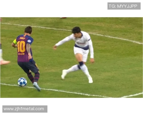 足球明星穿戴护膝的高清图片展示运动风采与保护装备的重要性