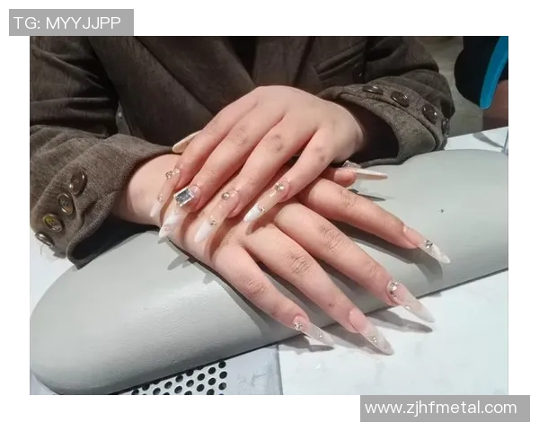 足球明星脚美甲风潮来袭让你的指尖与球场同样闪耀